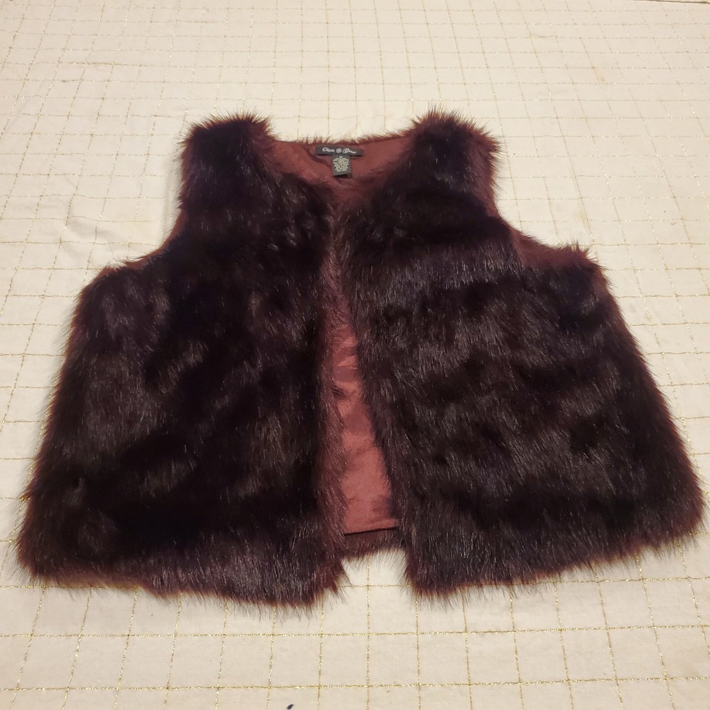 Olivia & Grace‎ Shaggy Faux Fur Vest Sz. M Burgundy Western Lined Boho Soft